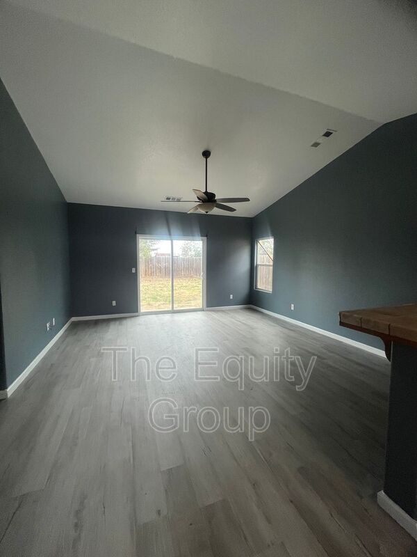 Foto del edificio - 30743 Cottontail St