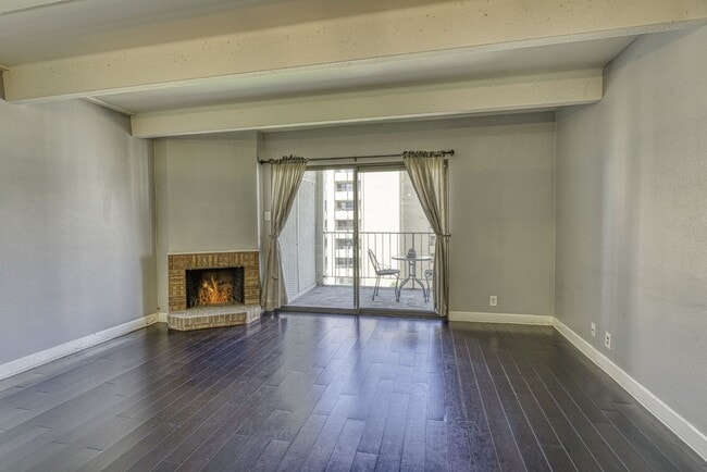 Building Photo - Luxurious 2 Bed, 2 Bath Condo with Stunning Views in Governor's Park!