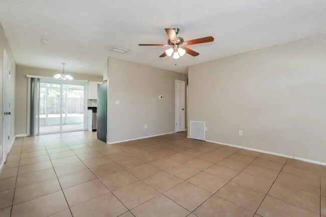 Foto del edificio - 112 Circle Hill Dr