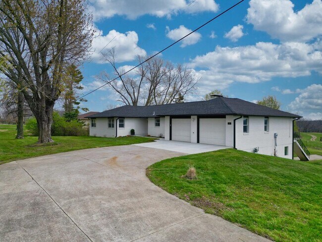 Building Photo - 330 W Rte K