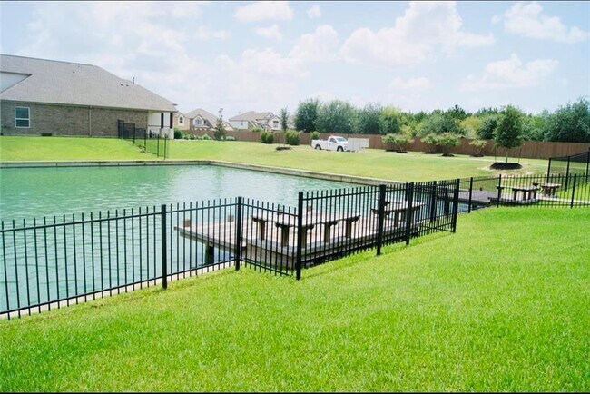Foto del edificio - 24319 Bello Everett Lake Dr