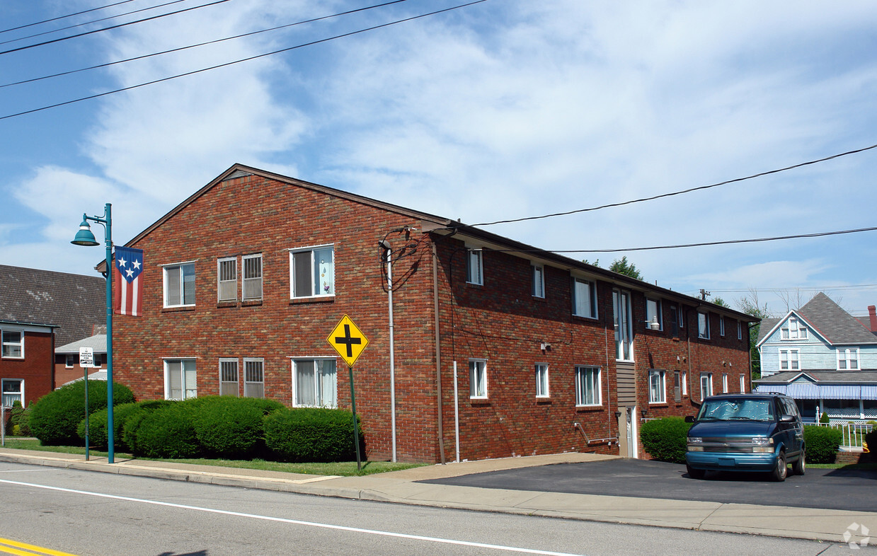 Building Photo - Broadway Manor Apartments