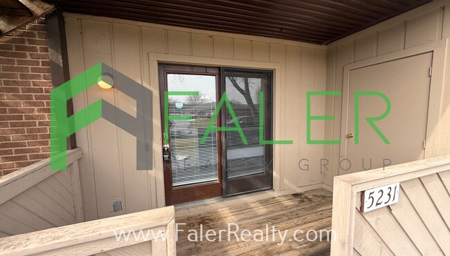 Foto del edificio - Ground Floor Condo Available Now!
