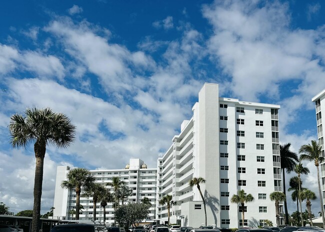 Foto del edificio - 3310 S Ocean Blvd