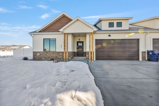 Building Photo - FURNISHED PROPERTY AND INCLUDES ALL UTILITIES