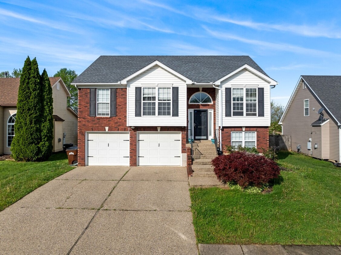 Spacious 4 Bedroom, 3 Bathroom Home! - Spacious 4 Bedroom, 3 Bathroom Home!