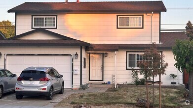 Building Photo - 3118 Capewood Ln