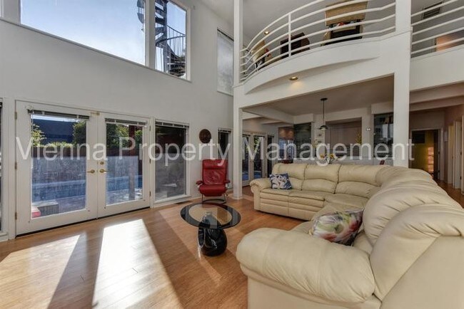 Building Photo - 22 Rivershore Ct