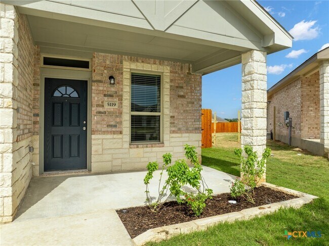 Foto del edificio - 5119 Rose Petal Ct