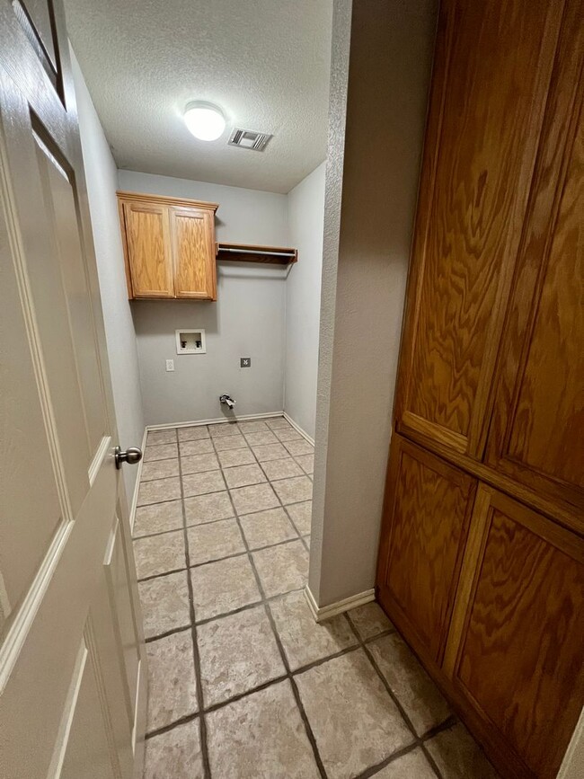 Building Photo - Norman Home for rent + 3 bedrooms