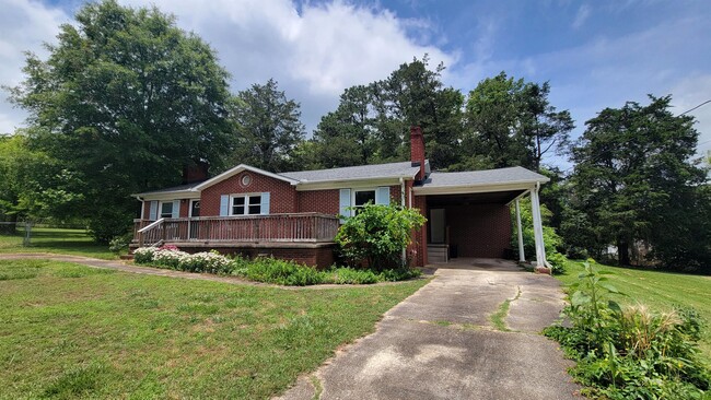 Building Photo - 103 Roberts Dr