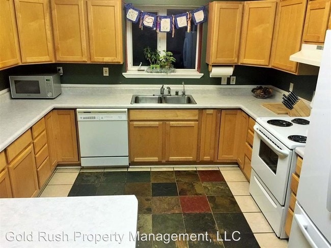 Building Photo - 1795 Christine Dr