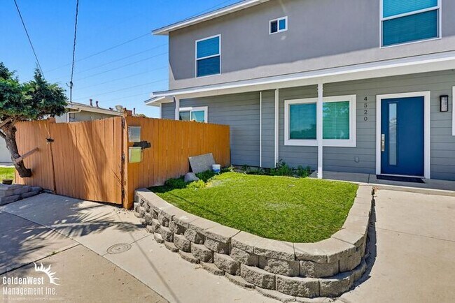 Building Photo - Beautifully Renovated 4Bdm 2Ba Apartment with Modern Finishes in San Diego!