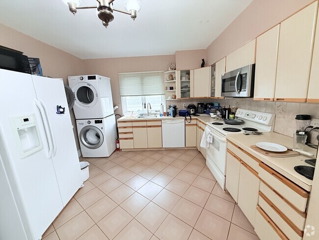 Building Photo - 208 Rawson Rd