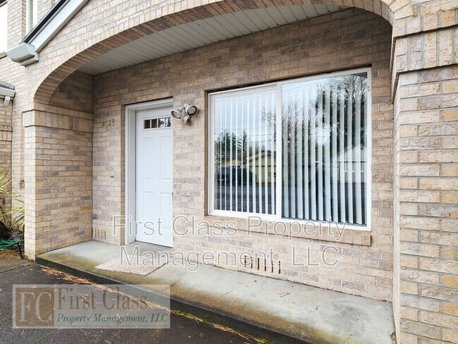 Building Photo - 14028 SE ARISTA Dr
