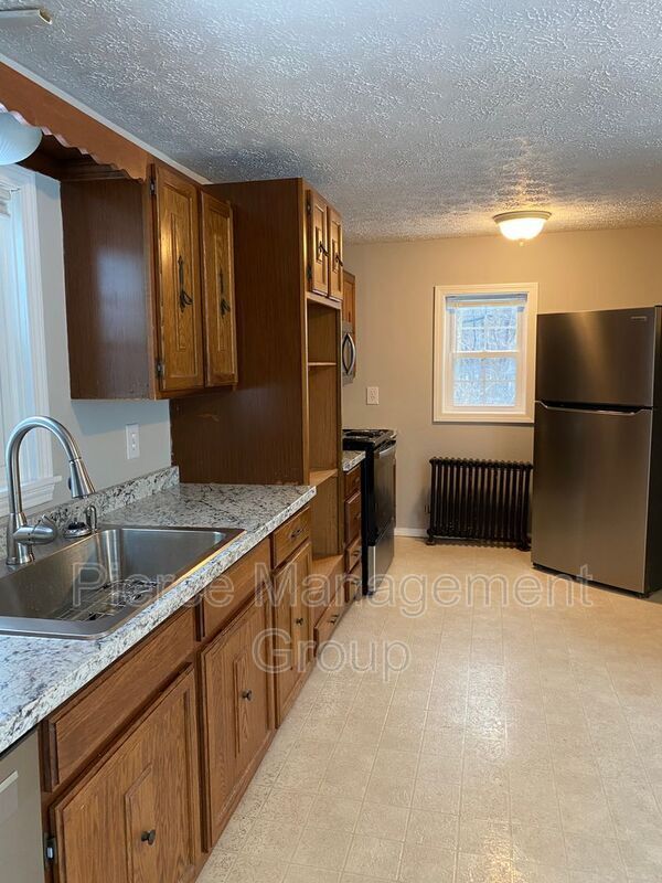 Building Photo - 939 Maplewood Ave