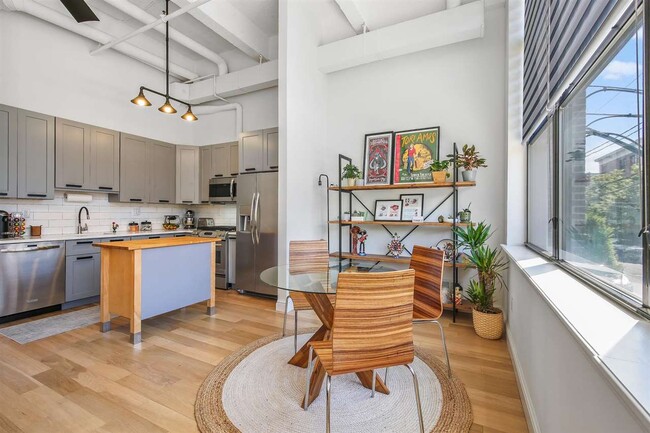 Foto del edificio - 300 Communipaw Ave