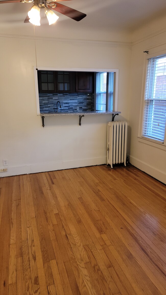 Building Photo - 860 Beaconsfield Ave