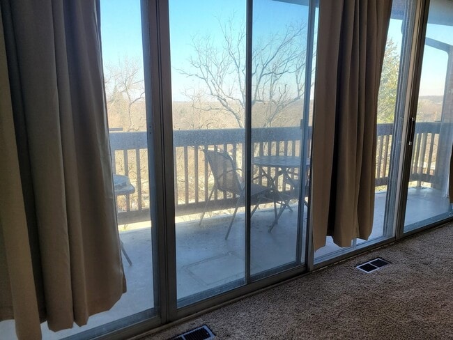 Building Photo - 5700 Hillcrest Ln