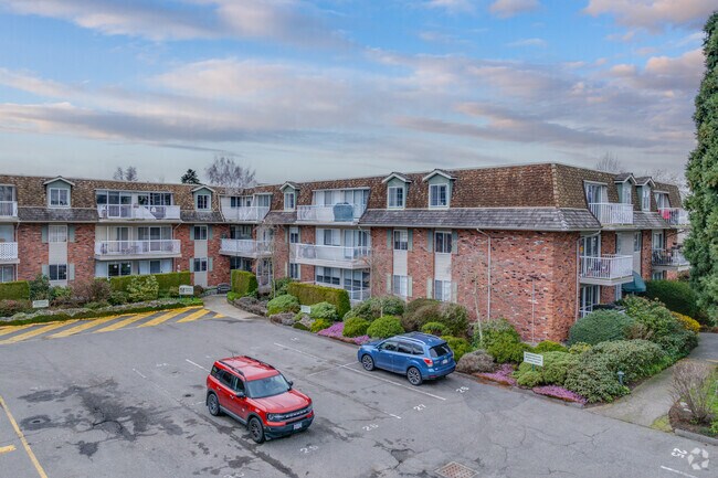 Photo du bâtiment - Fraser Tolmie Apartments
