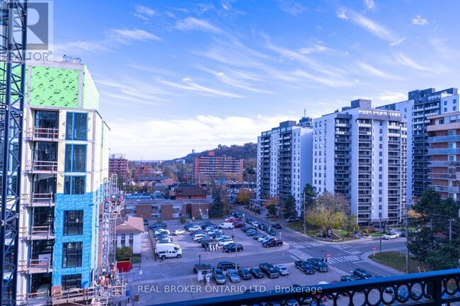 Photo du bâtiment - 169-169 James St S