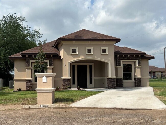 Building Photo - 911 S 19th Ave