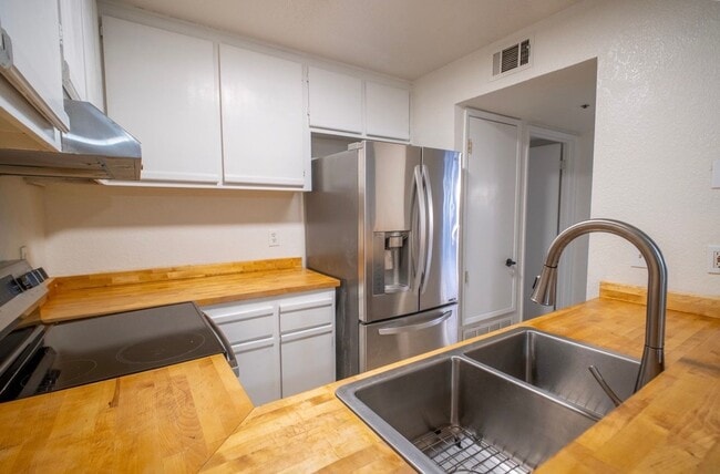 Photo - 1019 Dornajo Way House