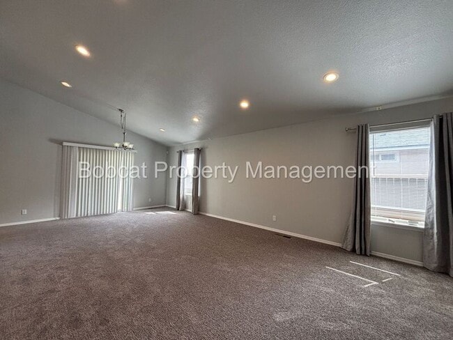Building Photo - 1001 Hillside Dr