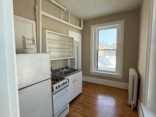 Foto del edificio - 223 Bates Ave