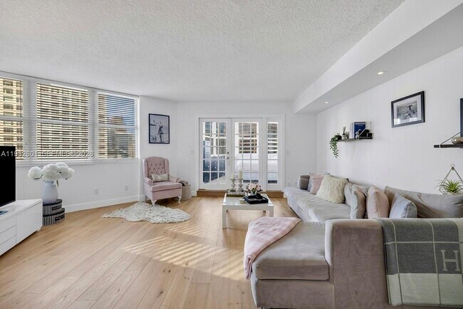 Foto del edificio - 801 Brickell Bay Dr