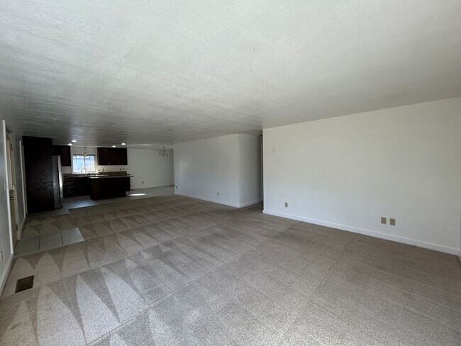 Foto del edificio - 4 Bedroom / 2 Bathroom Home in SW Redmond