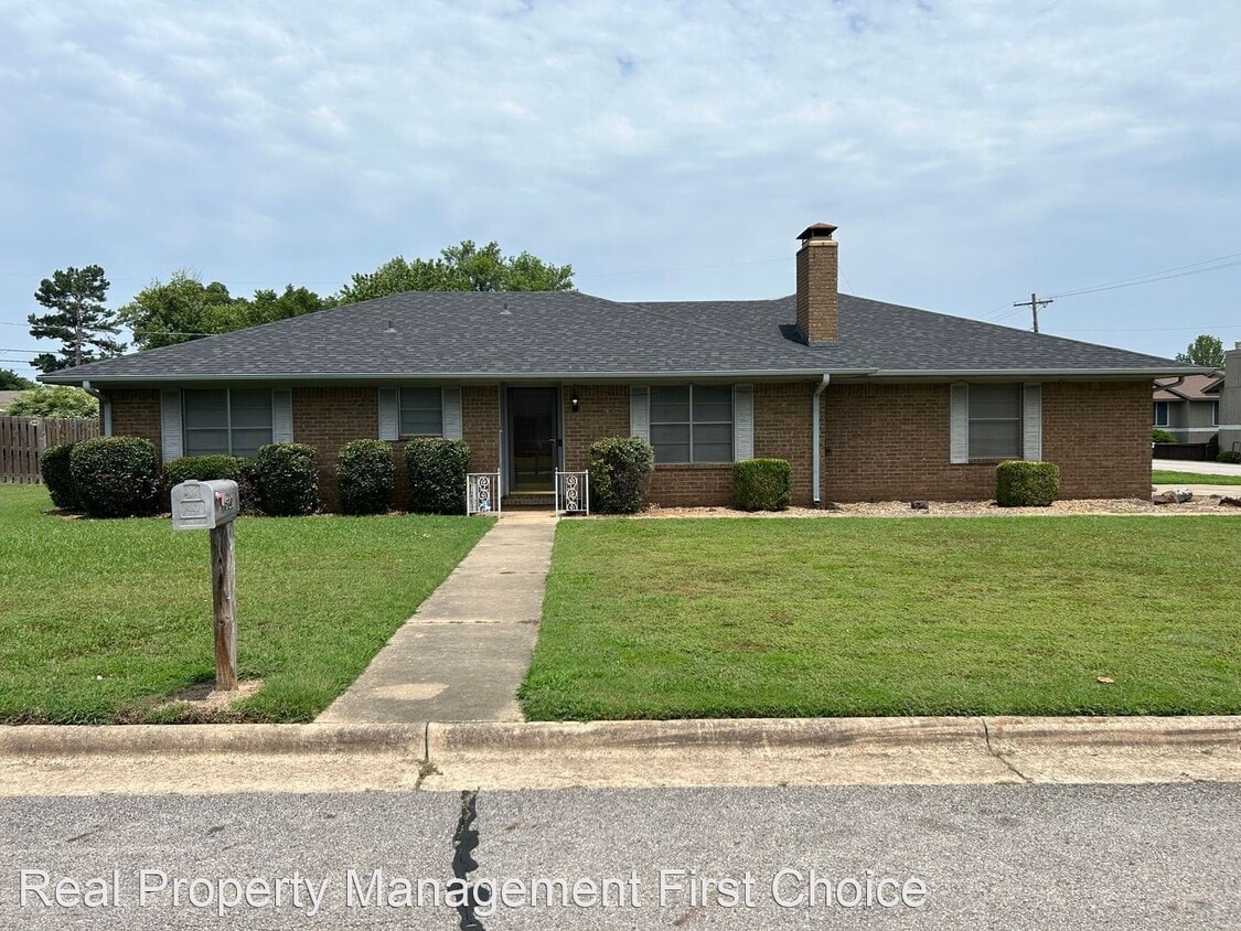 Primary Photo - 2 br, 2 bath House - 4923 South W Street