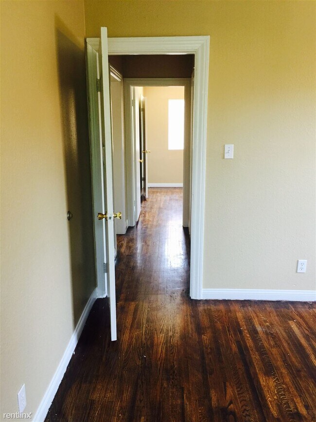 Building Photo - 3 br, 1 bath House - 2914A Poplar Dr 14 A