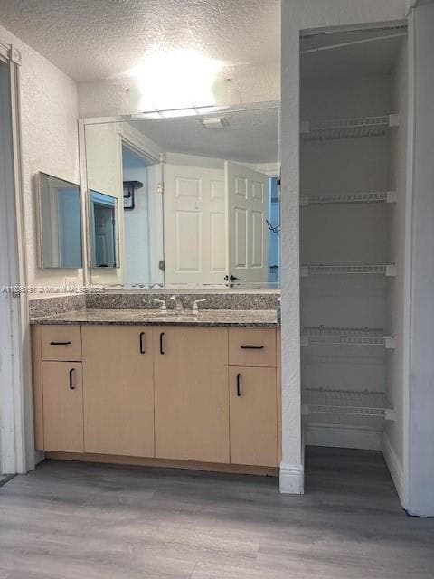 Foto del edificio - 2439 Centergate Dr