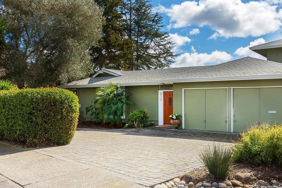 Front of house - 930 Bel Marin Keys Blvd
