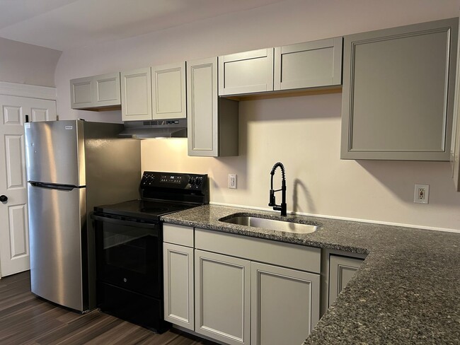 Foto del edificio - Updated 3-Bedroom, 1-Bathroom Home in Lanc...