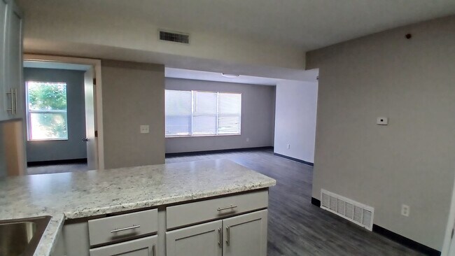 Building Photo - 60 Miller Ave SW