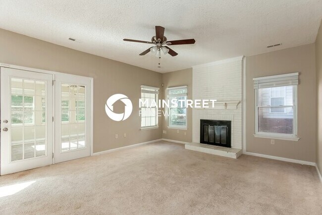 Foto del edificio - 4 Bedroom Pet-Friendly Home in Charlotte, NC with Main Street Renewal