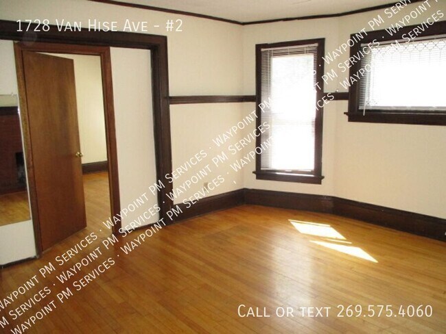 Foto del edificio - 1728 Van Hise Ave