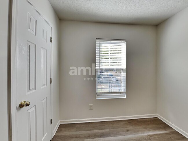 Building Photo - 13 Valleyfield Dr