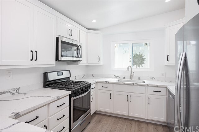 Foto principal - 3211 Bayside Dr