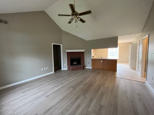 Building Photo - Renovated 3 Bedroom 2 Bath Home for Rent!!