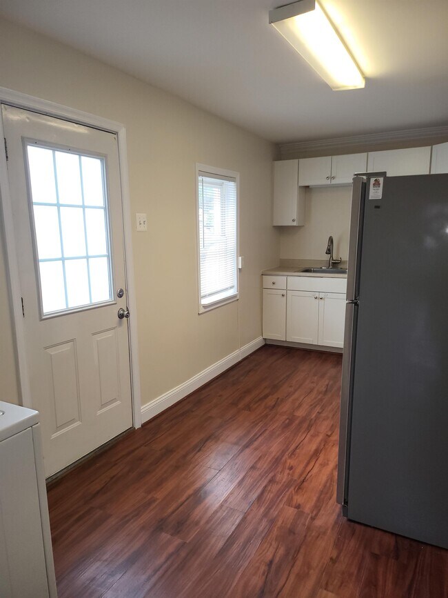 Foto del edificio - 110 E South St