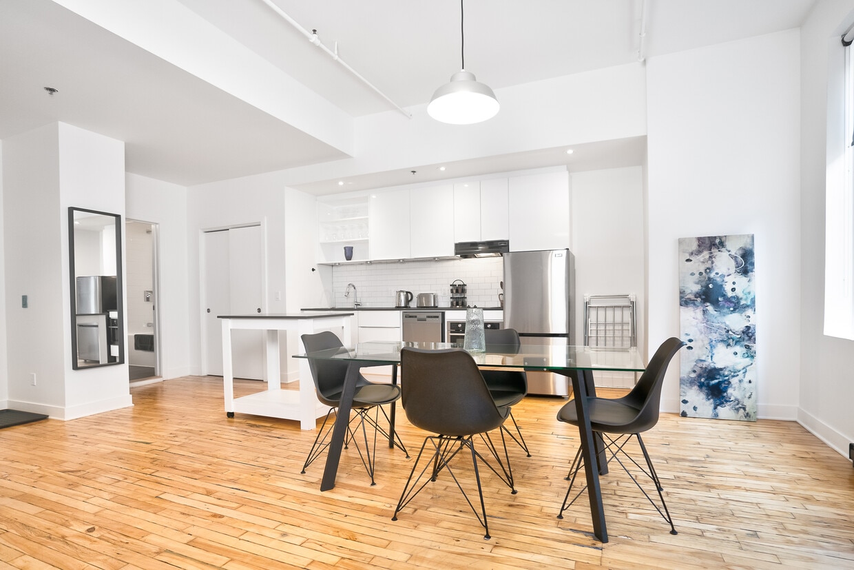 Primary Photo - 4521 Rue Clark