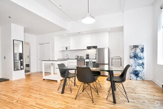 Building Photo - 4521 Rue Clark