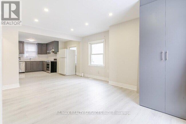 Photo du bâtiment - 73 Drury Ln