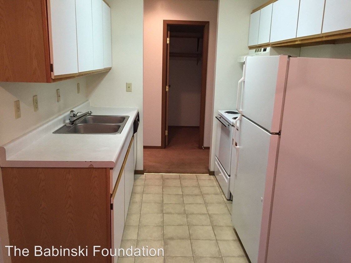 Primary Photo - 1 br, 1 bath Apartment - 300 N Holly Ave