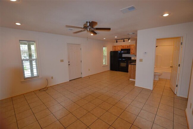 Building Photo - 253 Old Groveton Rd