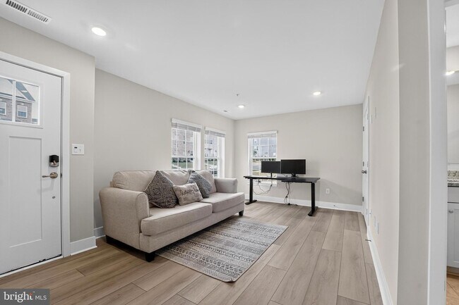 Building Photo - 1808 Parham Cir