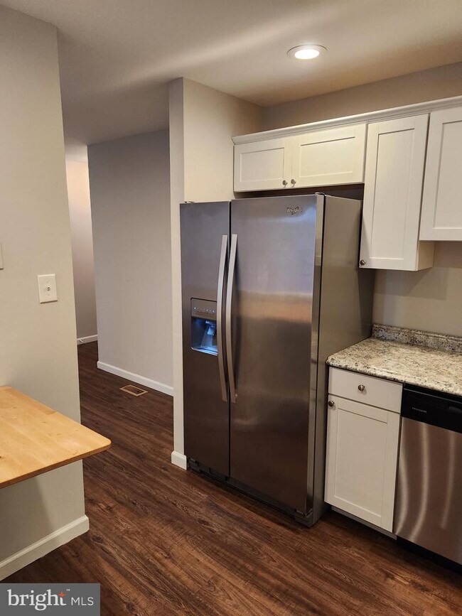 Building Photo - 2115 Woodhollow Dr